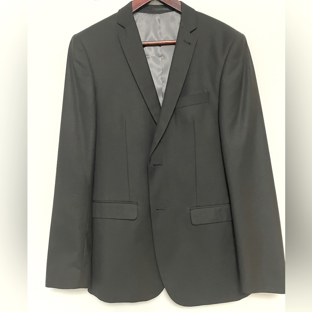 Black Men’s Suit Size 38